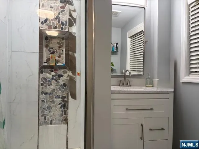 $2,400 | 22 Humphrey Street, Unit 2, Englewood, NJ 07631