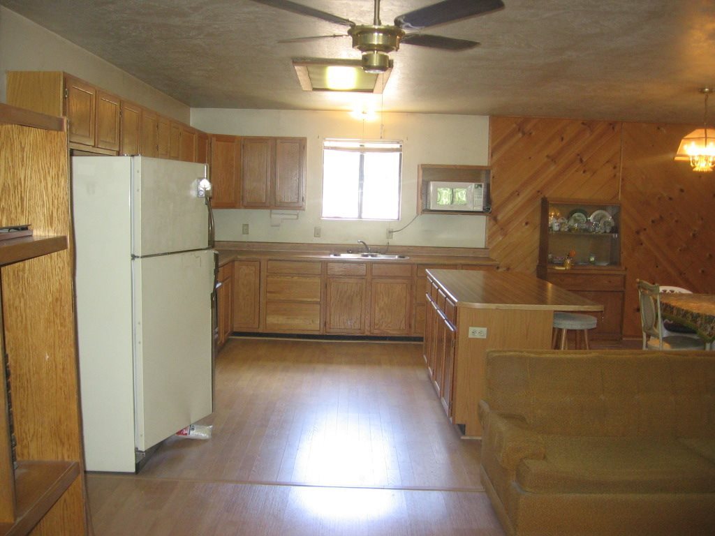 2860 Pine Rim Road Overgaard, AZ 85933 - Photo 3 of 6 a kitchen with granite countertop a refrigerator a sink a stove and dishwasher