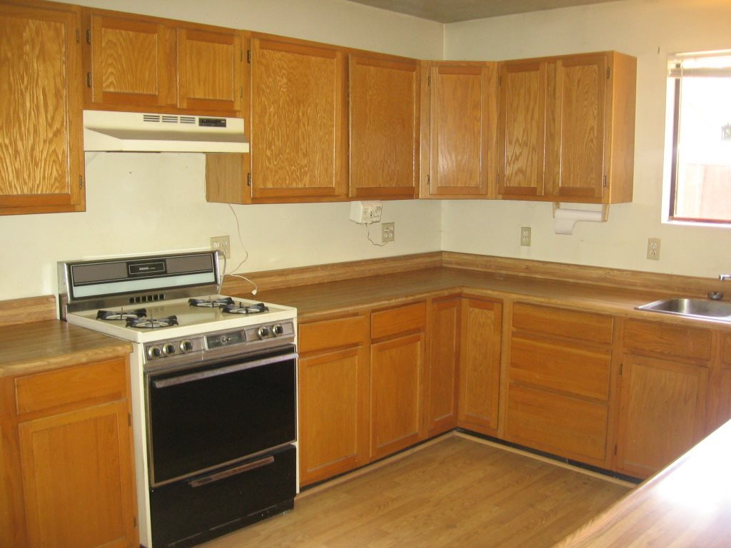 2860 Pine Rim Road Overgaard, AZ 85933 - Photo 5 of 6 a kitchen with granite countertop cabinets and white appliances