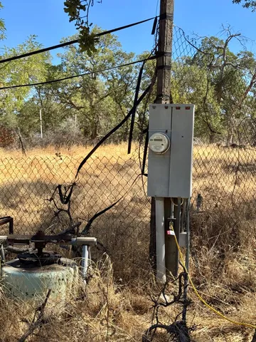 a view of a back yard