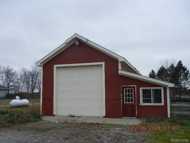 912 Chase Lake Road Howell, MI 48855 - Photo 3 of 23 DSCN0608.JPG