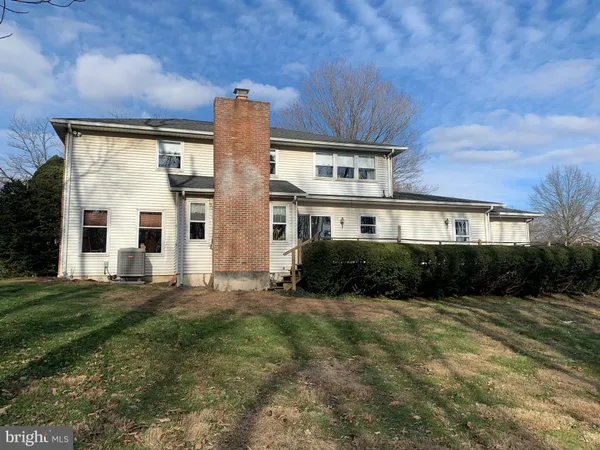 a view of a house with backyard and porch