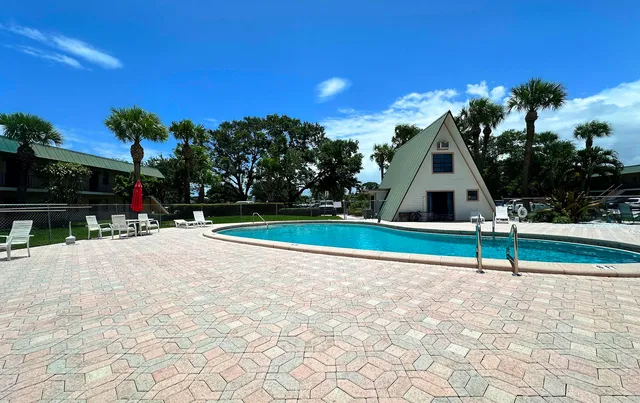 $1,300 | 1021 Southeast Monterey Road, Unit A22, Stuart, FL 34994