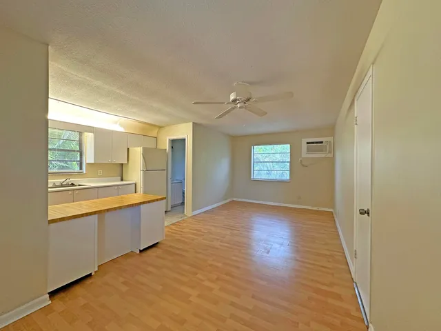 $1,300 | 1021 Southeast Monterey Road, Unit A22, Stuart, FL 34994