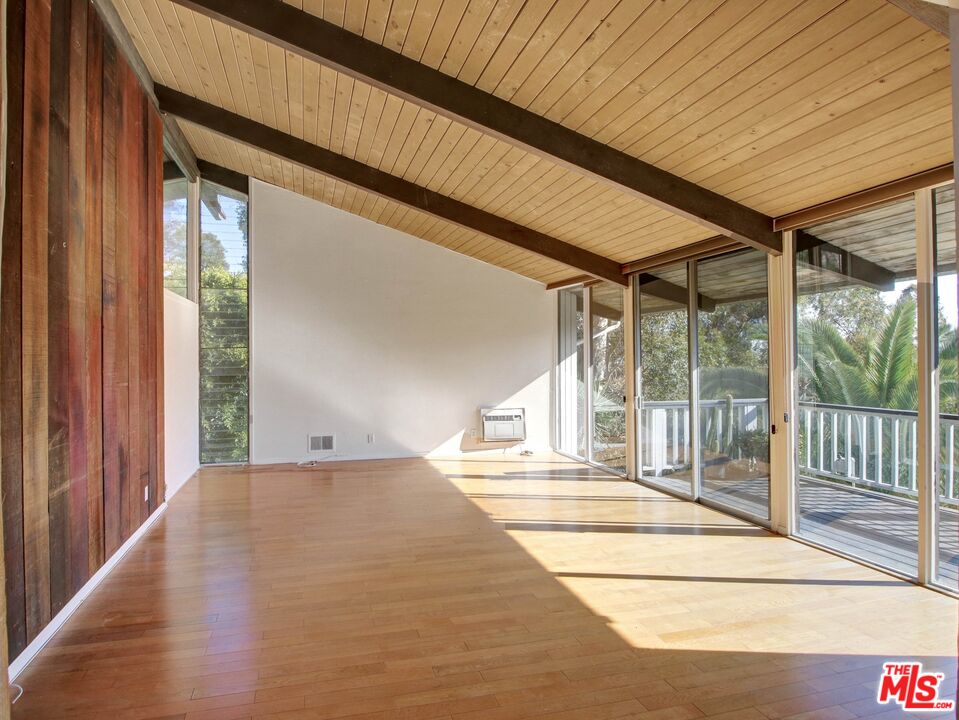 3557 Serra Road Malibu, CA 90265 - Photo 10 of 18