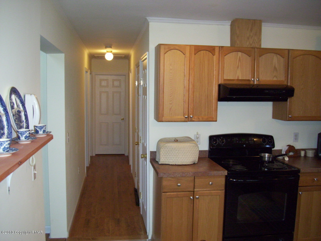 3 Hemlock Road Tannersville, PA 18372 - Photo 12 of 35 Kitchen
