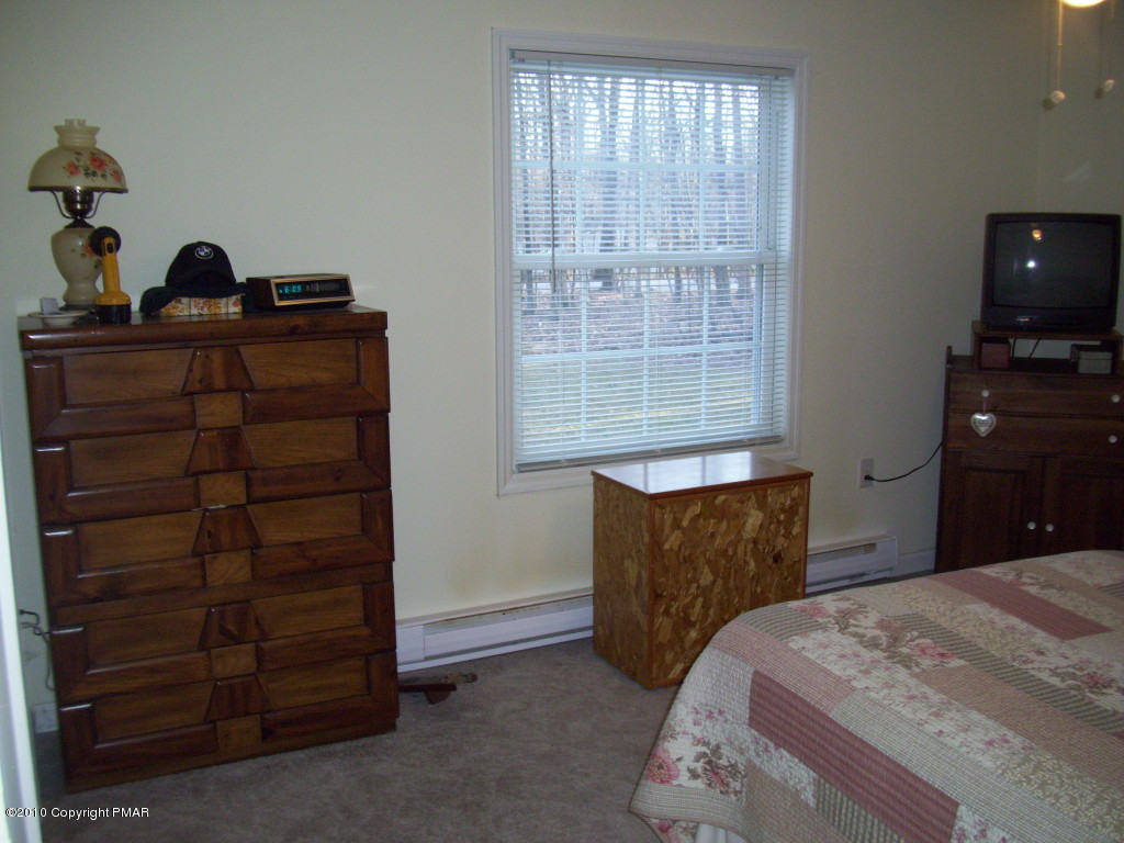 3 Hemlock Road Tannersville, PA 18372 - Photo 14 of 35 Master Bedroom