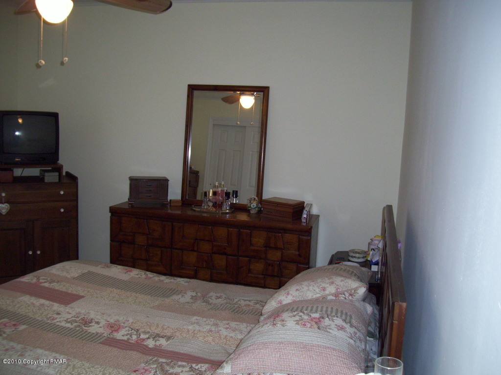 3 Hemlock Road Tannersville, PA 18372 - Photo 15 of 35 Master Bedroom