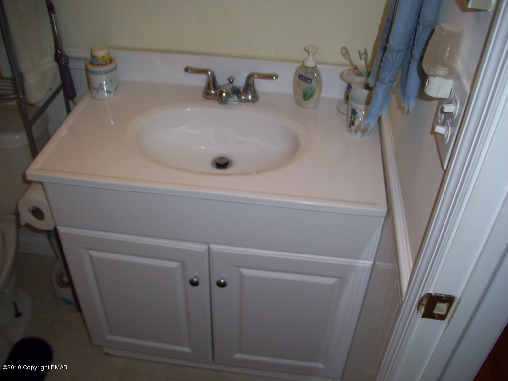 3 Hemlock Road Tannersville, PA 18372 - Photo 23 of 35 Bathroom
