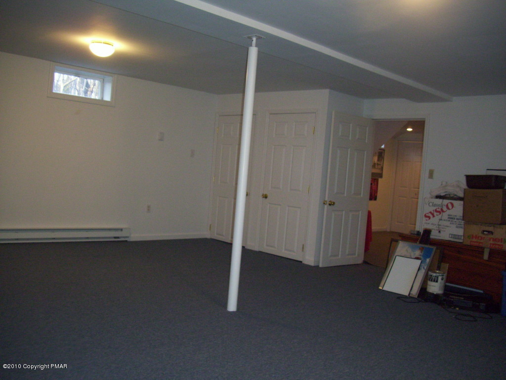 3 Hemlock Road Tannersville, PA 18372 - Photo 33 of 35 Family Room