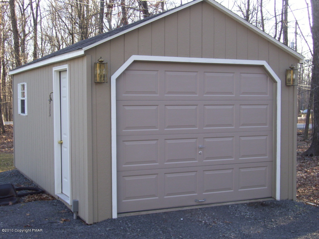 3 Hemlock Road Tannersville, PA 18372 - Photo 34 of 35 Garage