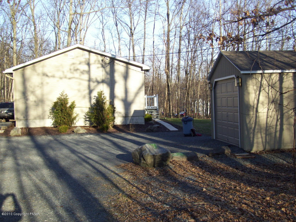 3 Hemlock Road Tannersville, PA 18372 - Photo 35 of 35 Driveway View