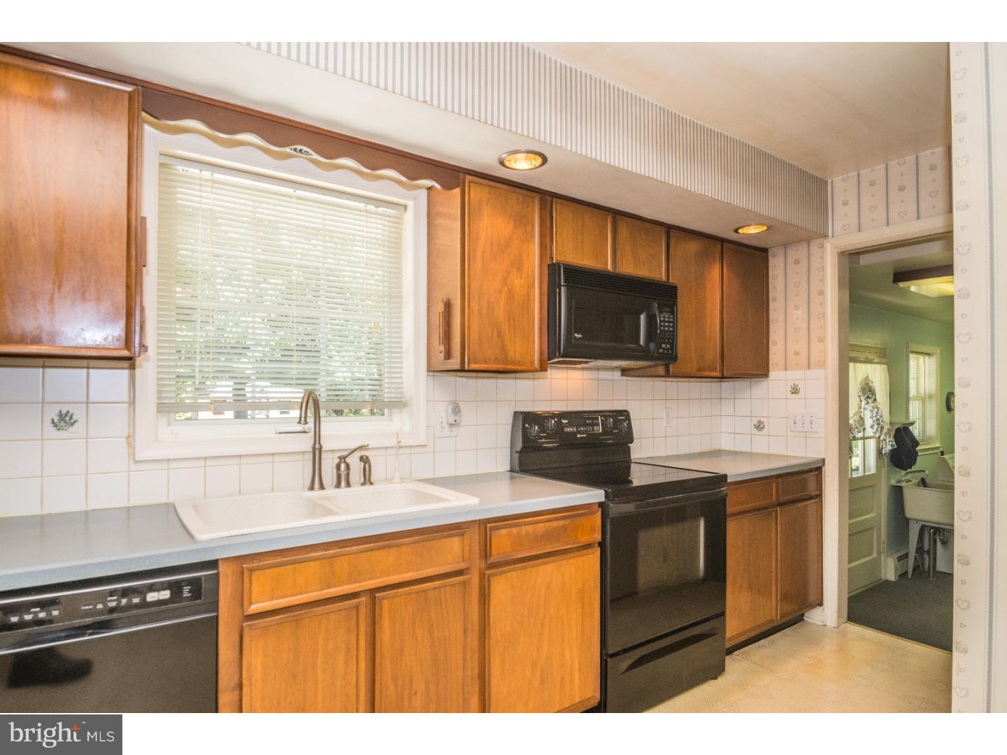 97 Derstine Road Hatfield, PA 19440 - Photo 11 of 25 Kitchen