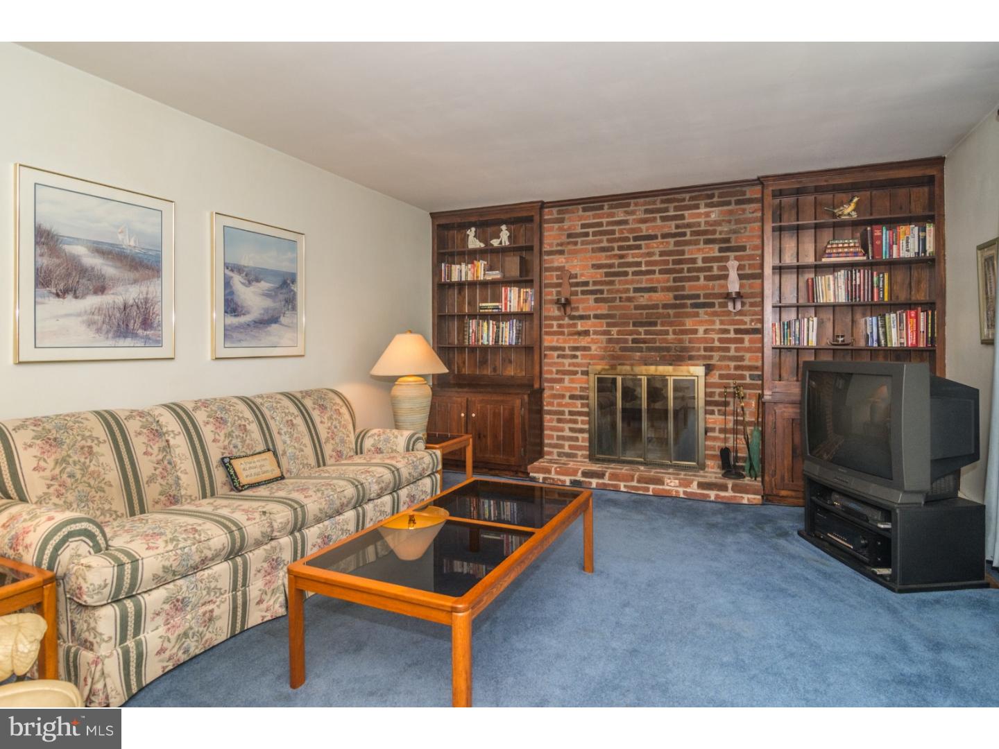 97 Derstine Road Hatfield, PA 19440 - Photo 6 of 25 Living Room