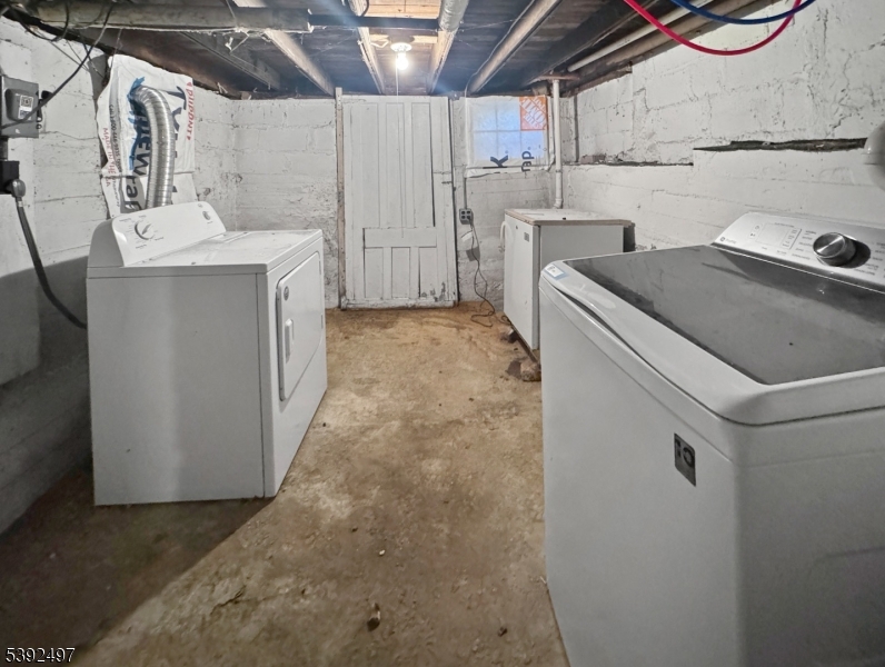 5 Orams Lane Oxford, NJ 07863 - Photo 25 of 31 a utility room with dryer and washer