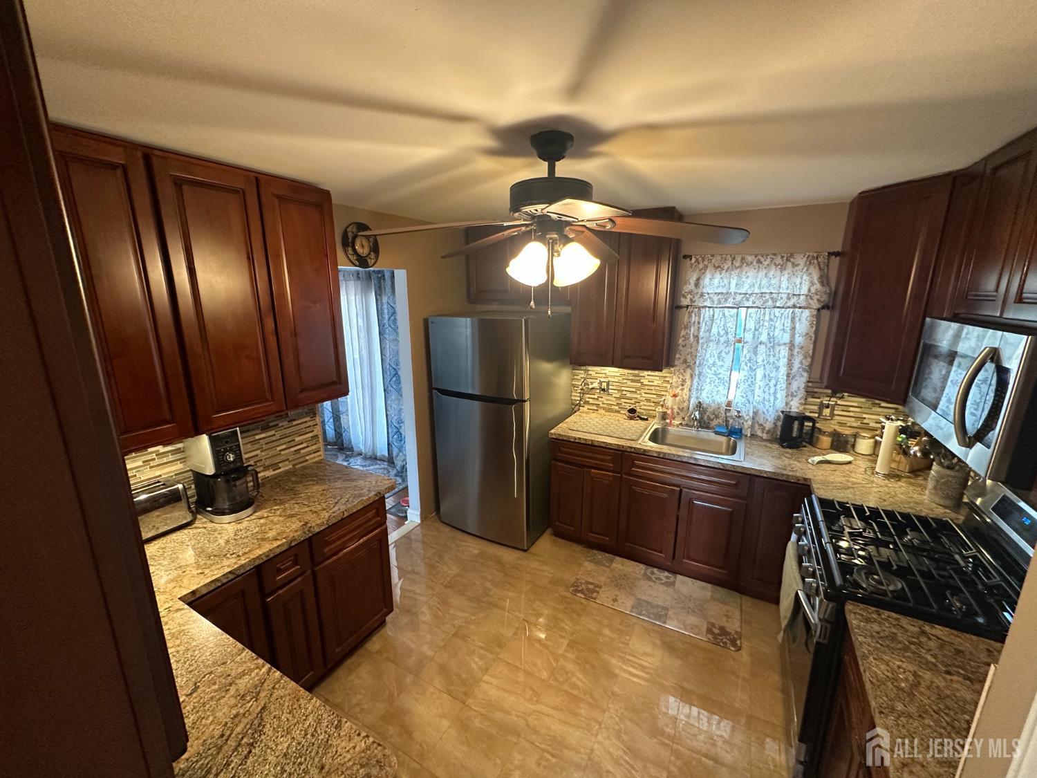6 Capp Street Carteret, NJ 07008 - Photo 5 of 22