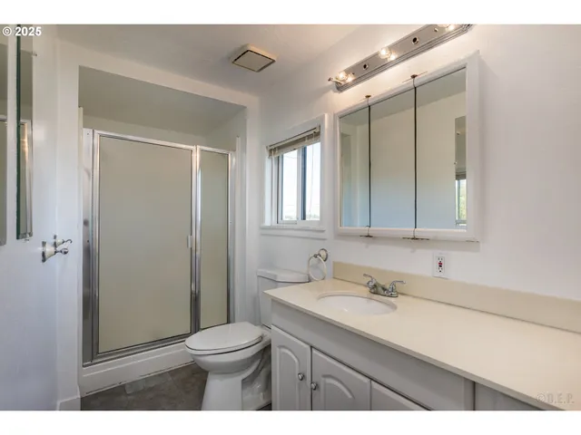 $299,999 | 29590 Fir Street, Rainier, OR 97048