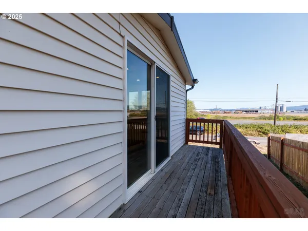 $299,999 | 29590 Fir Street, Rainier, OR 97048