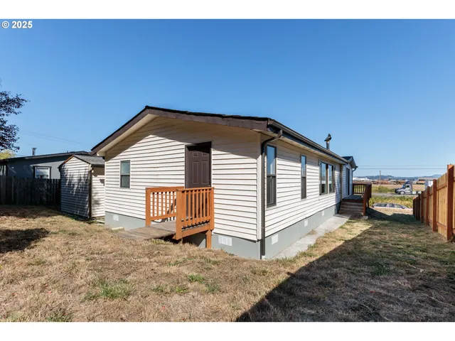 $299,999 | 29590 Fir Street, Rainier, OR 97048