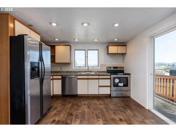 $299,999 | 29590 Fir Street, Rainier, OR 97048