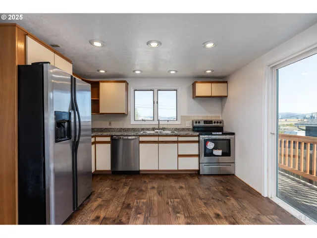 $299,999 | 29590 Fir Street, Rainier, OR 97048