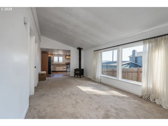 $299,999 | 29590 Fir Street, Rainier, OR 97048