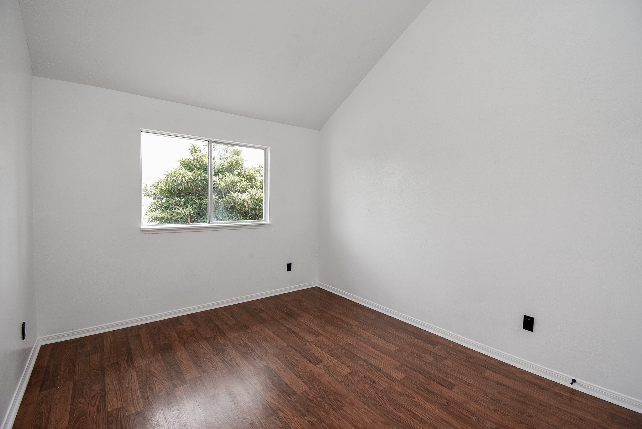 8715 Vinkins Road Houston, TX 77071 - Photo 37 of 48 Third Bedroom.