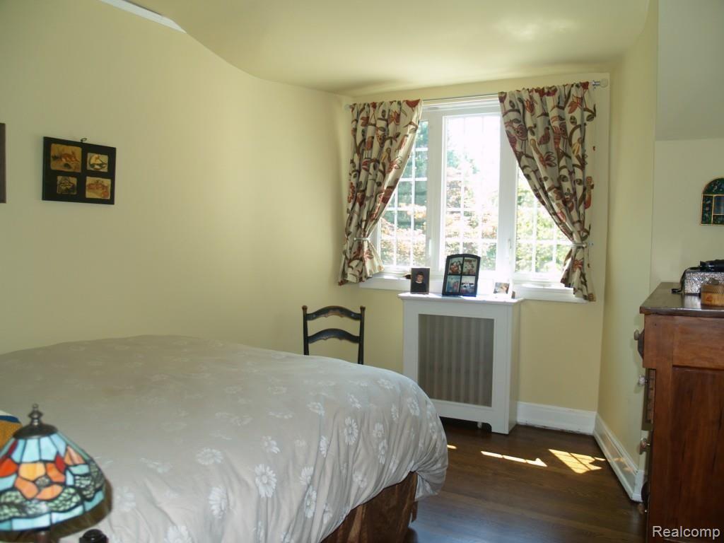 860 Barrington Road Grosse Pointe, MI 48230 - Photo 21 of 24 Bedroom 3