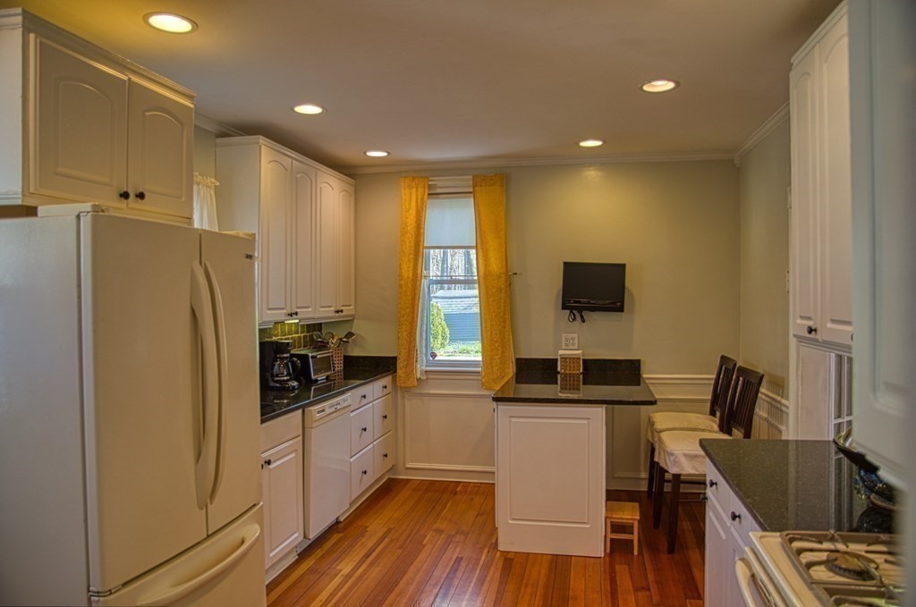 511 Maple Street Danvers, MA 01923 - Photo 11 of 28