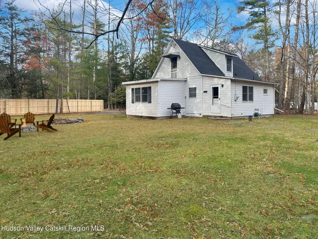 $350,000 | 376 Band Camp Road, Saugerties, NY 12477