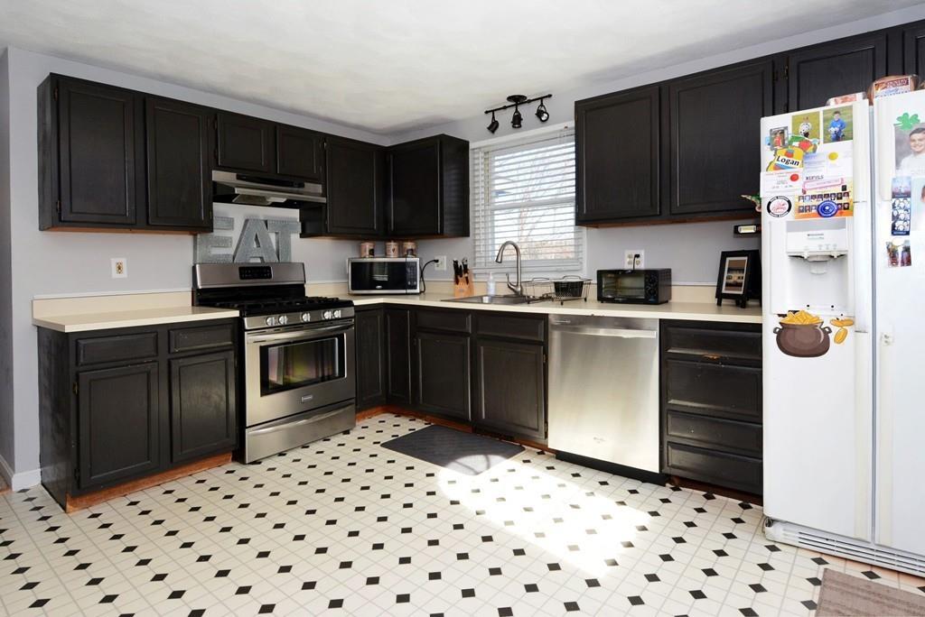 27 Frye Road Methuen, MA 01844 - Photo 3 of 23 Gallery Image 3