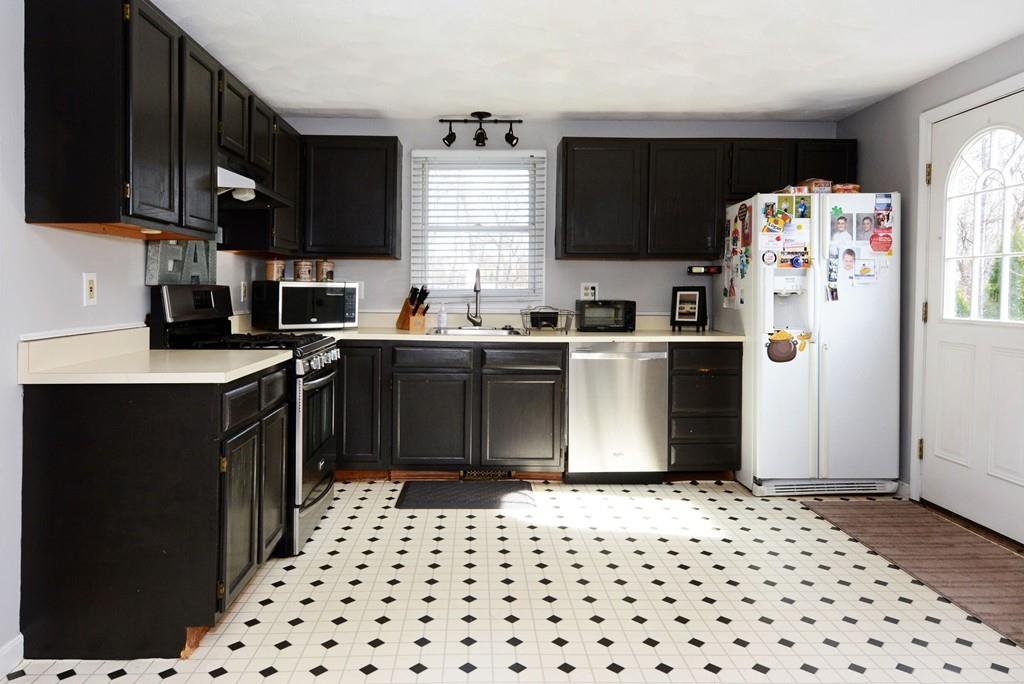 27 Frye Road Methuen, MA 01844 - Photo 4 of 23 Gallery Image 4