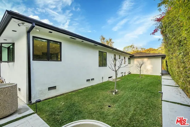 $16,500 | 11364 Sunset Boulevard, Los Angeles, CA 90049