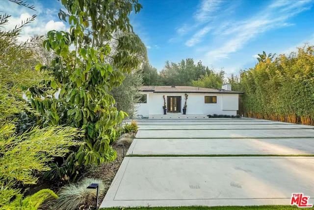 a house view with a outdoor space