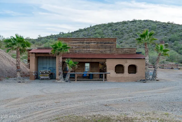 $1,400,000 | 69182 North Centennial Park Road, Salome, AZ 85348