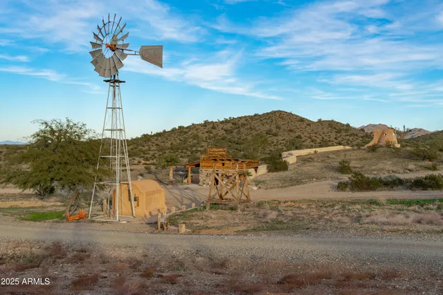 $1,400,000 | 69182 North Centennial Park Road, Salome, AZ 85348