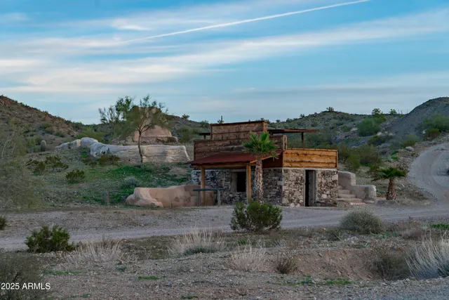 $1,400,000 | 69182 North Centennial Park Road, Salome, AZ 85348