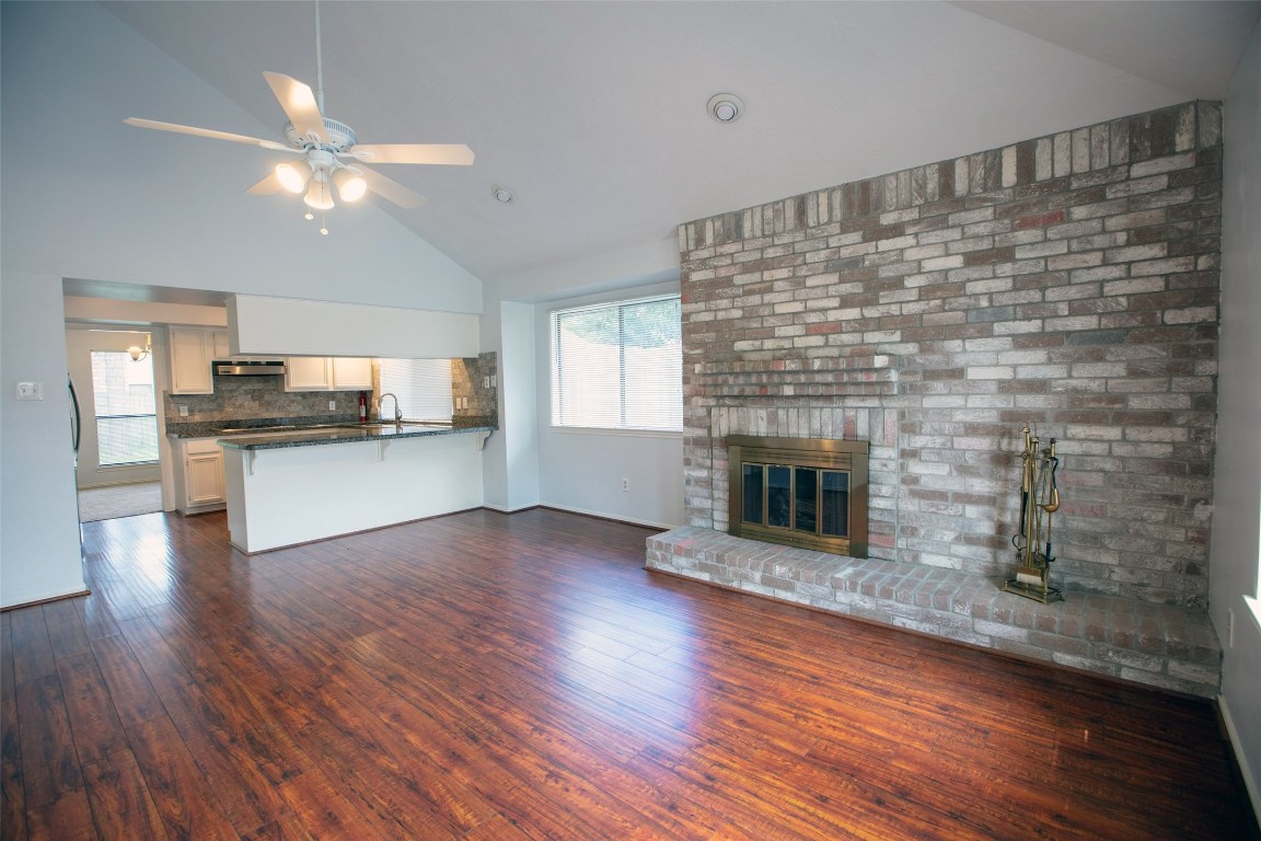 415 Abbott Circle Sugar Land, TX 77498 - Photo 3 of 19