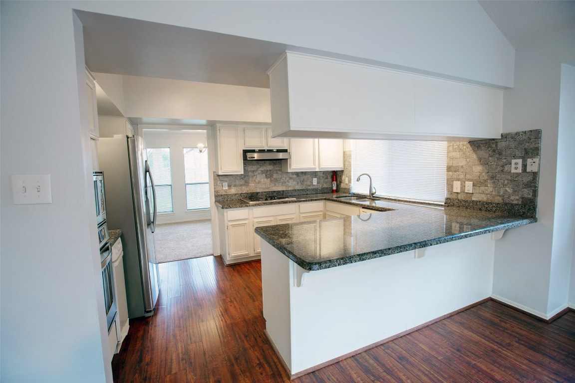 415 Abbott Circle Sugar Land, TX 77498 - Photo 7 of 19