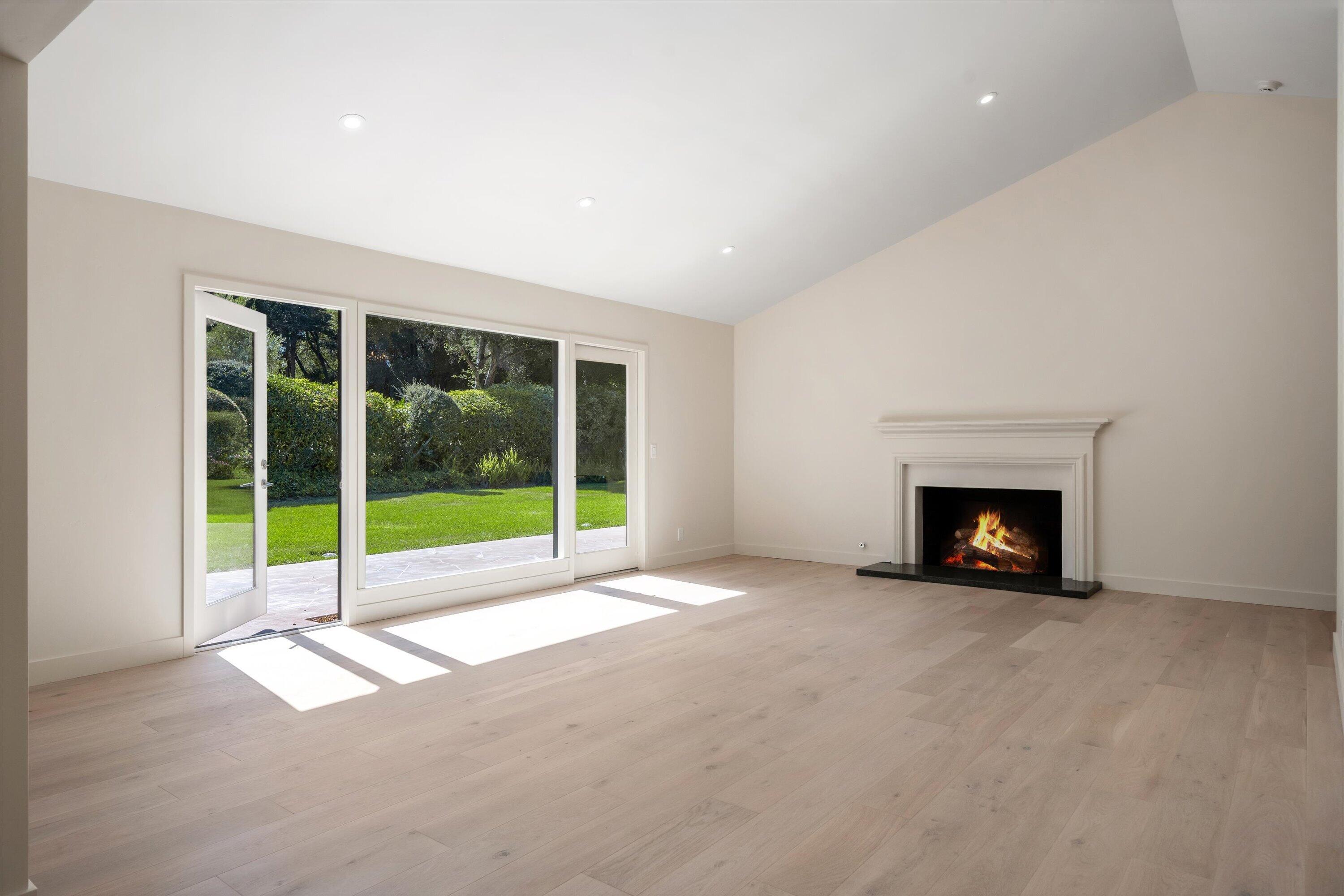 579 Hot Springs Road Montecito, CA 93108 - Photo 7 of 28 Living Room
