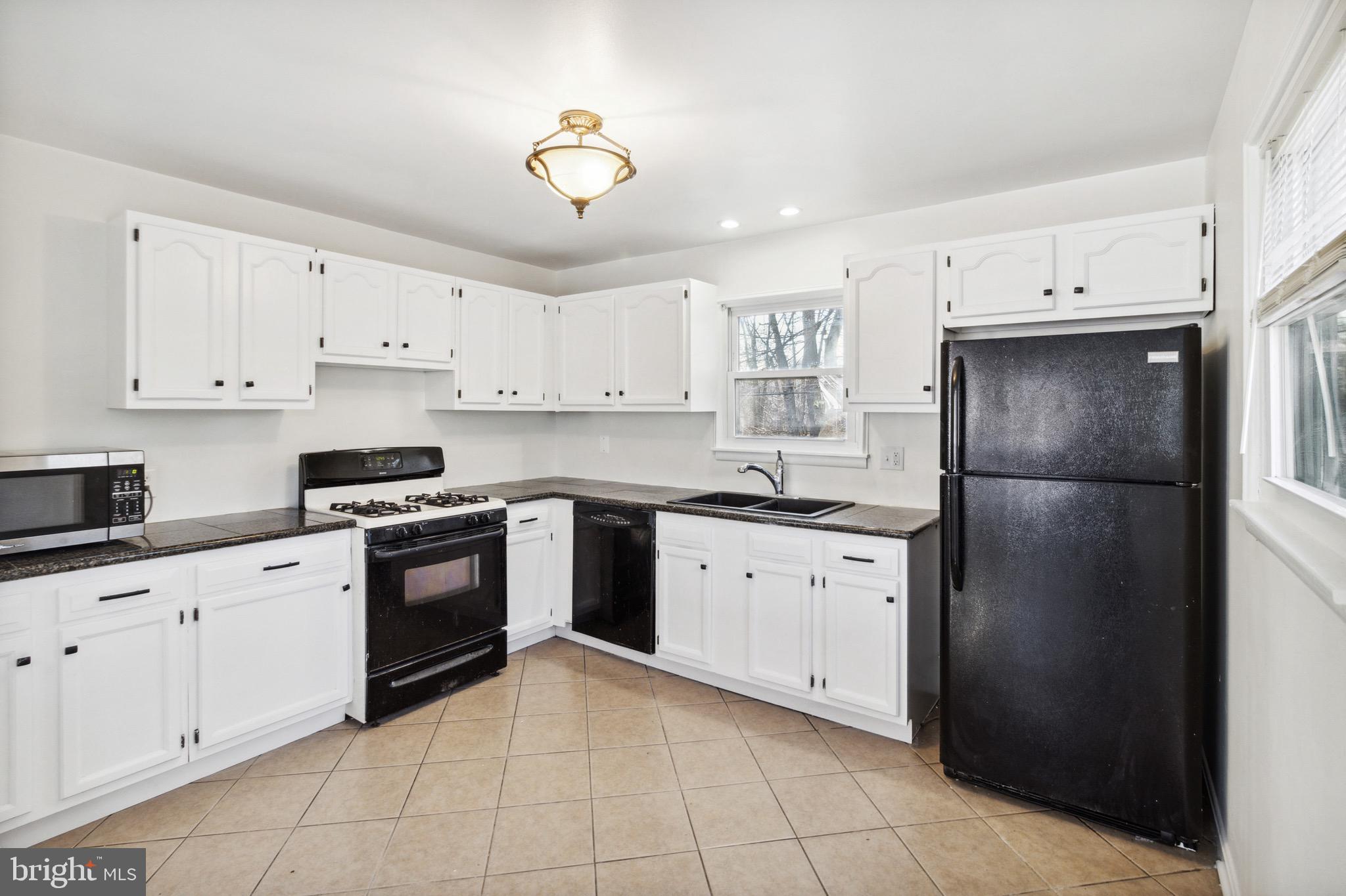 305 Hammershire Road Owings Mills, MD 21117 - Photo 7 of 31 Updated Kitchen w/ gas cooking