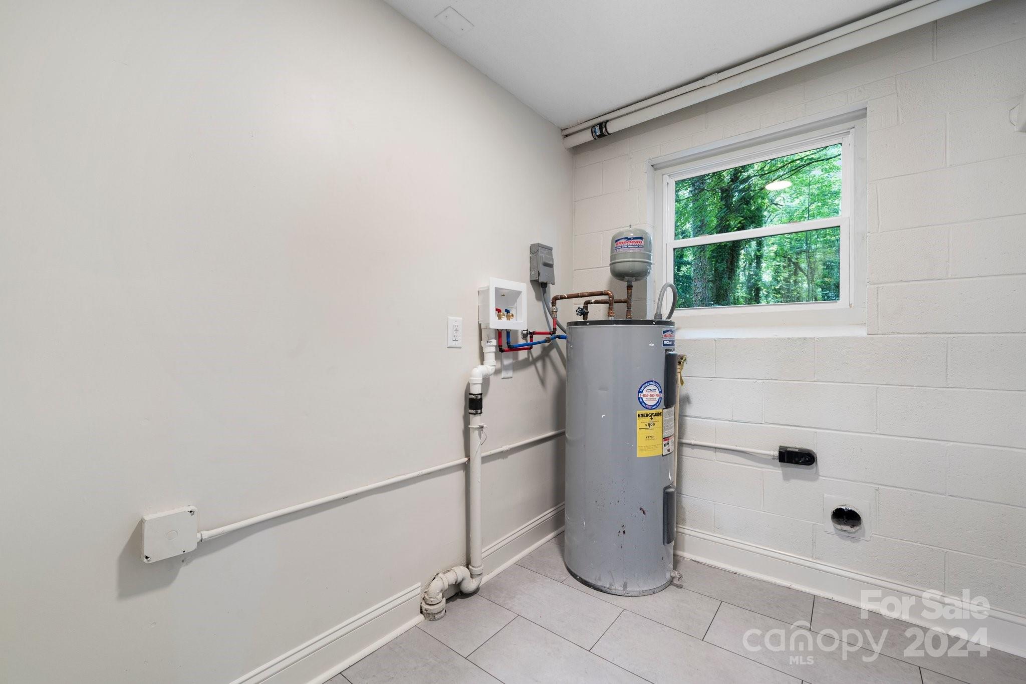 215 Blanton Road Morganton, NC 28655 - Photo 30 of 40 a utility room with dryer and washer
