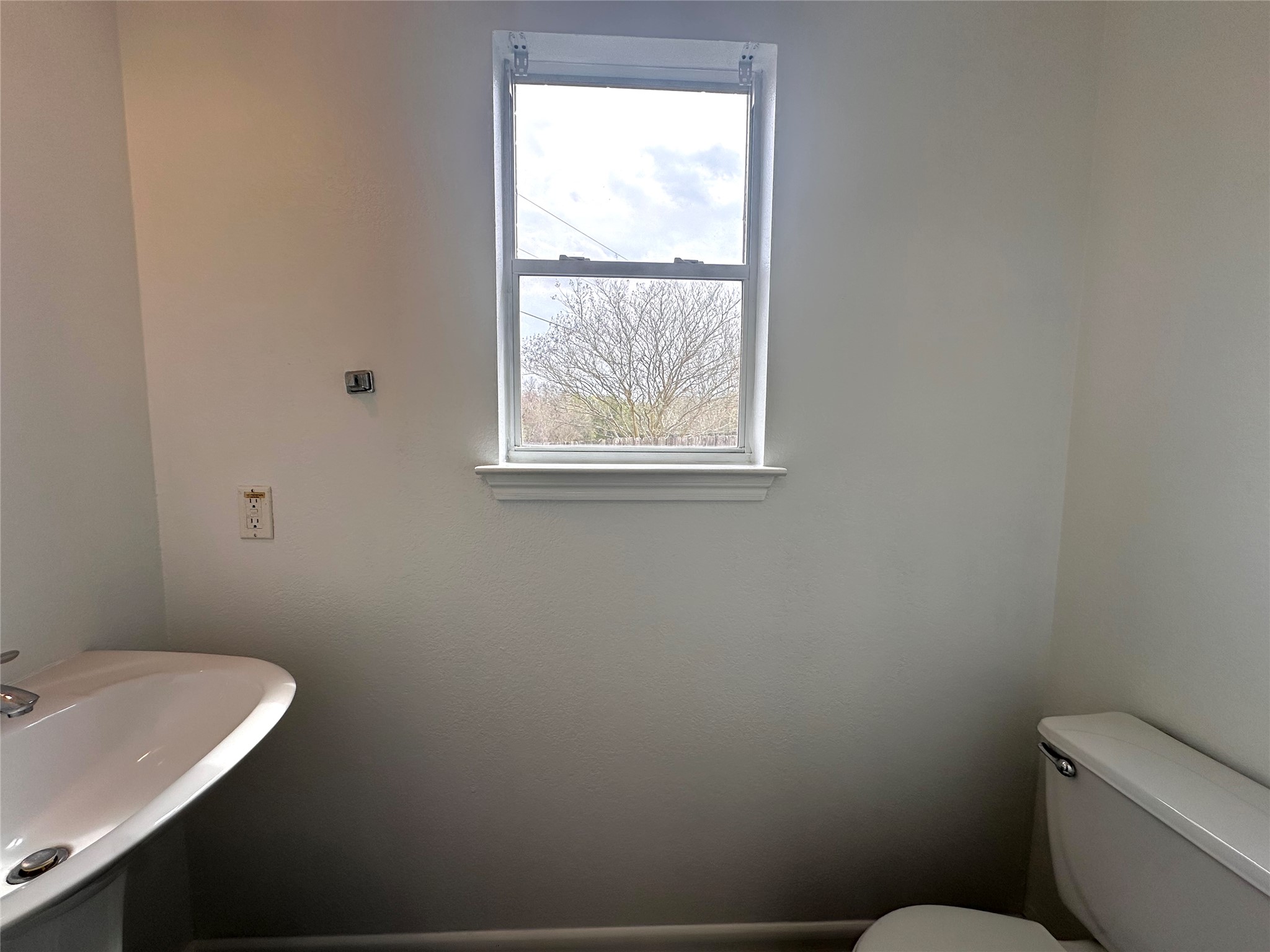 722 Lavaca Loop Elgin, TX 78621 - Photo 7 of 24 a bathroom with a toilet sink and window
