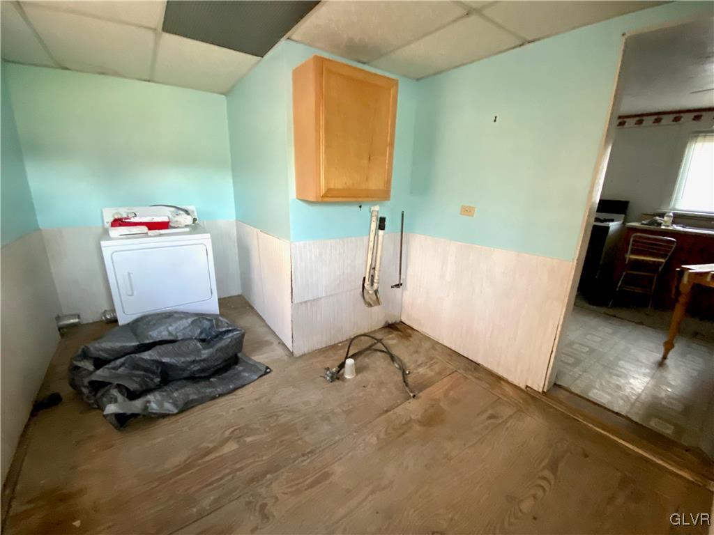 682 Washington Boulevard Bangor, PA 18013 - Photo 6 of 21 a room with furniture and a window