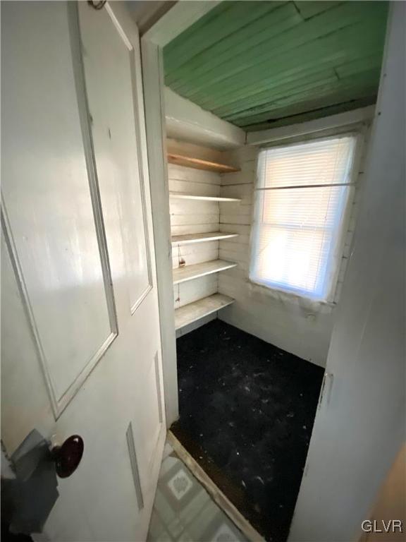 682 Washington Boulevard Bangor, PA 18013 - Photo 7 of 21 a bathroom with a bathtub