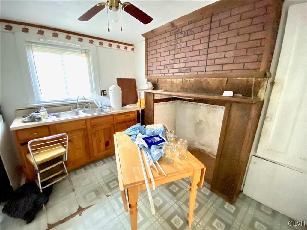 682 Washington Boulevard Bangor, PA 18013 - Photo 8 of 21 a dining room with furniture and window