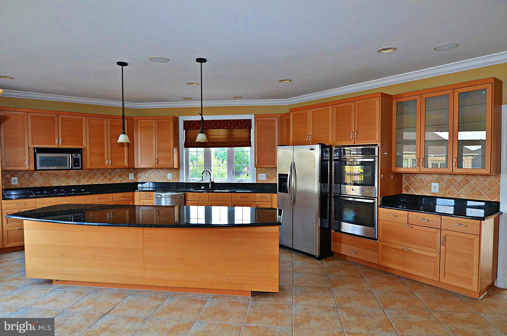 8225 Roxborough Loop Gainesville, VA 20155 - Photo 17 of 30 Kitchen