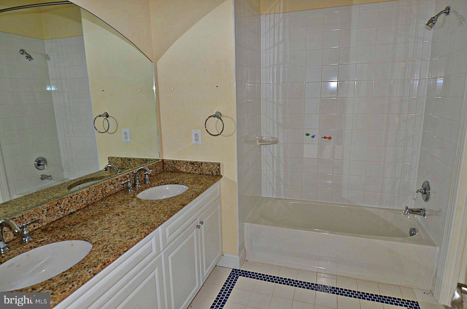 8225 Roxborough Loop Gainesville, VA 20155 - Photo 21 of 30 Bath