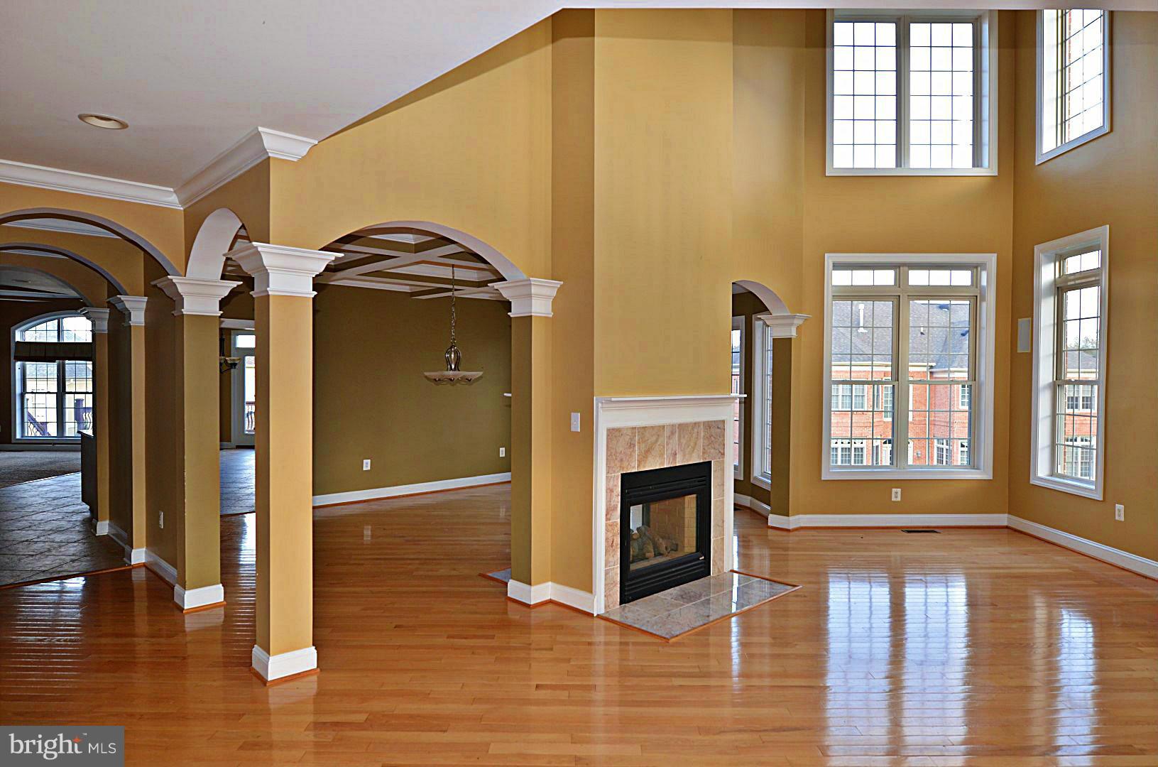8225 Roxborough Loop Gainesville, VA 20155 - Photo 8 of 30 Living Room