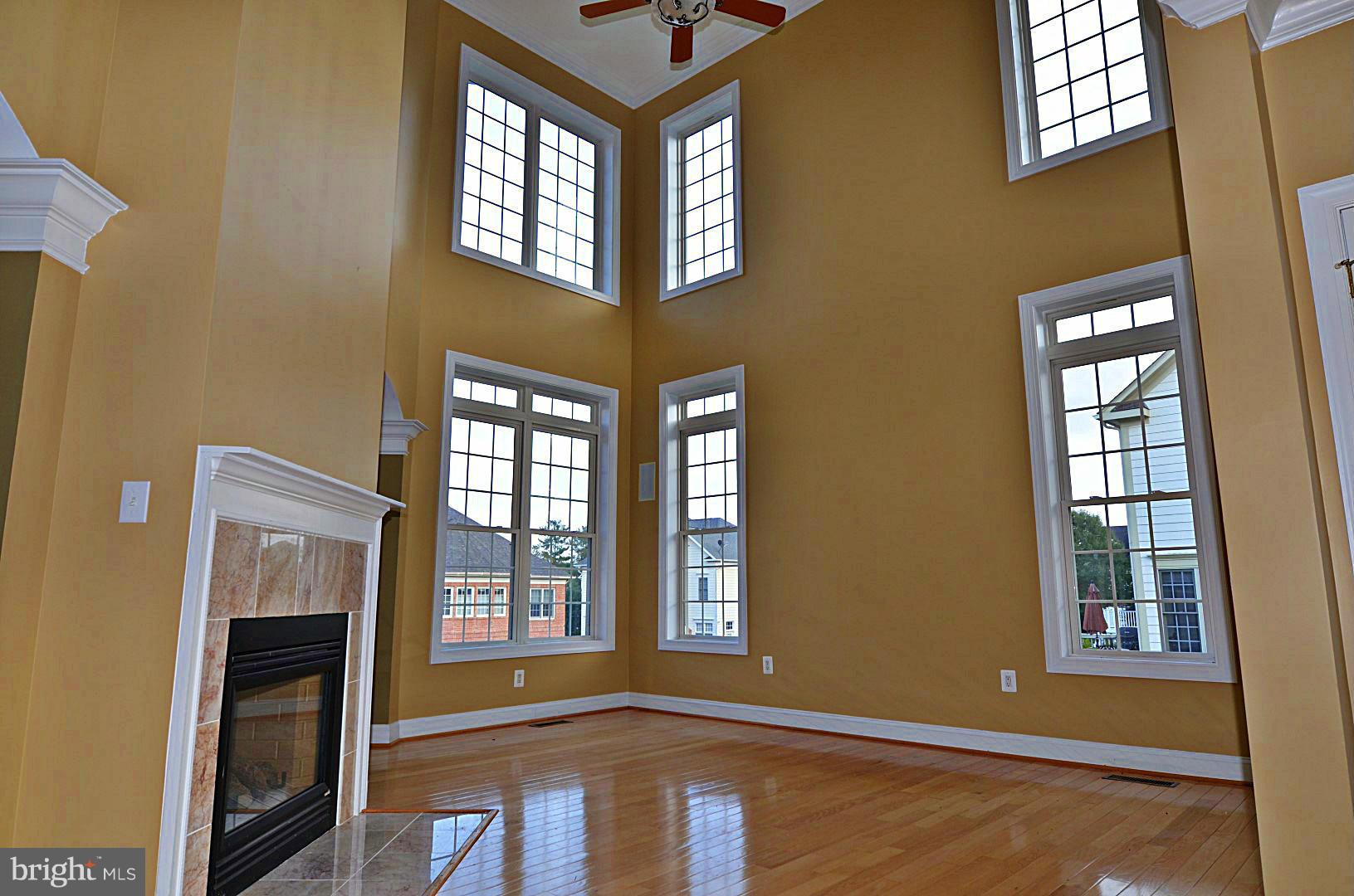 8225 Roxborough Loop Gainesville, VA 20155 - Photo 10 of 30 Living Room